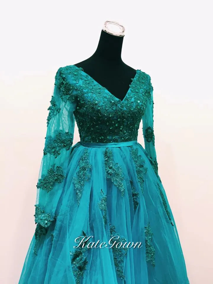 Green V-neck Lace Embroidered Mesh A-line Evening Gown with Open Back (RD055)