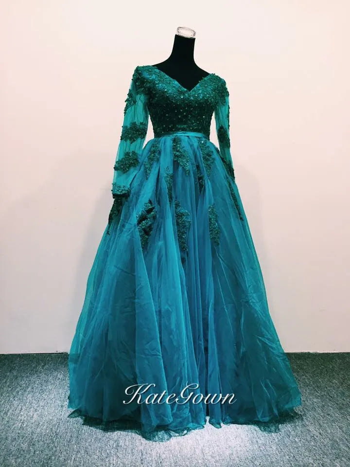 Green V-neck Lace Embroidered Mesh A-line Evening Gown with Open Back (RD055)